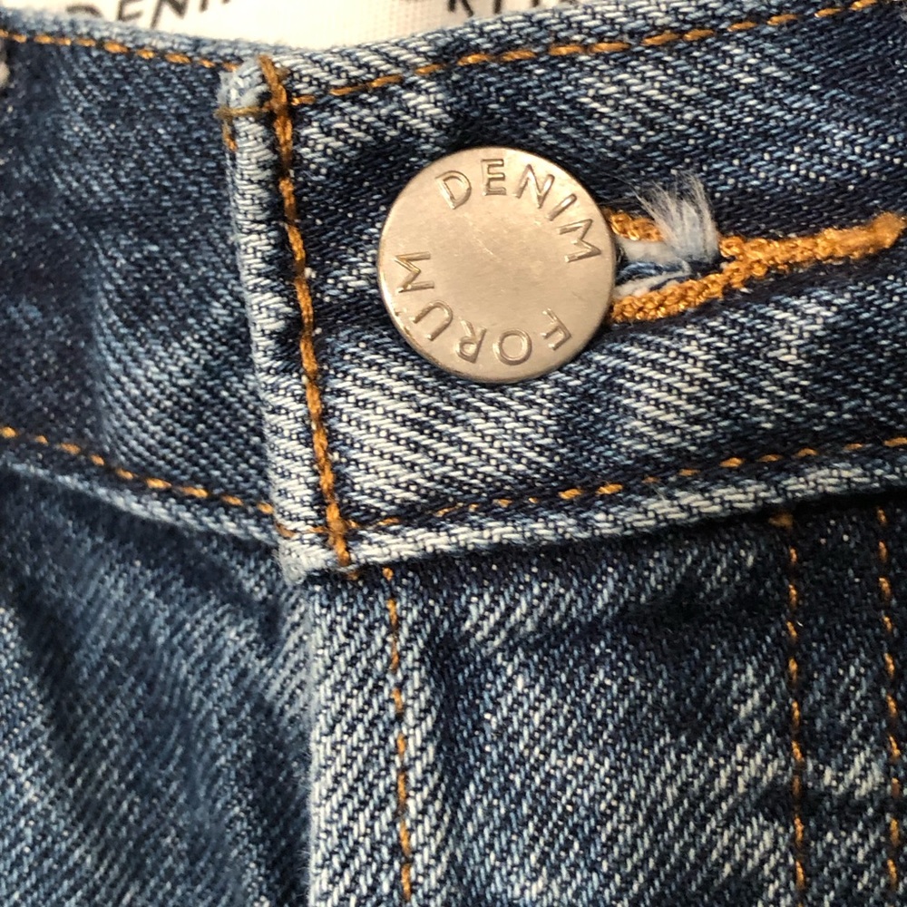 Denim Forum jeans by Aritzia. Ladies 23-29 - Picture 3 of 7